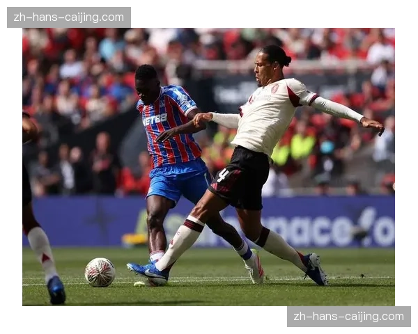 利物浦险胜桑德兰保持争四希望 萨拉赫助攻范戴克制胜